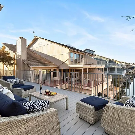 Luxury On Lake Lbj With Hot Tub Firepit & Boat Slip